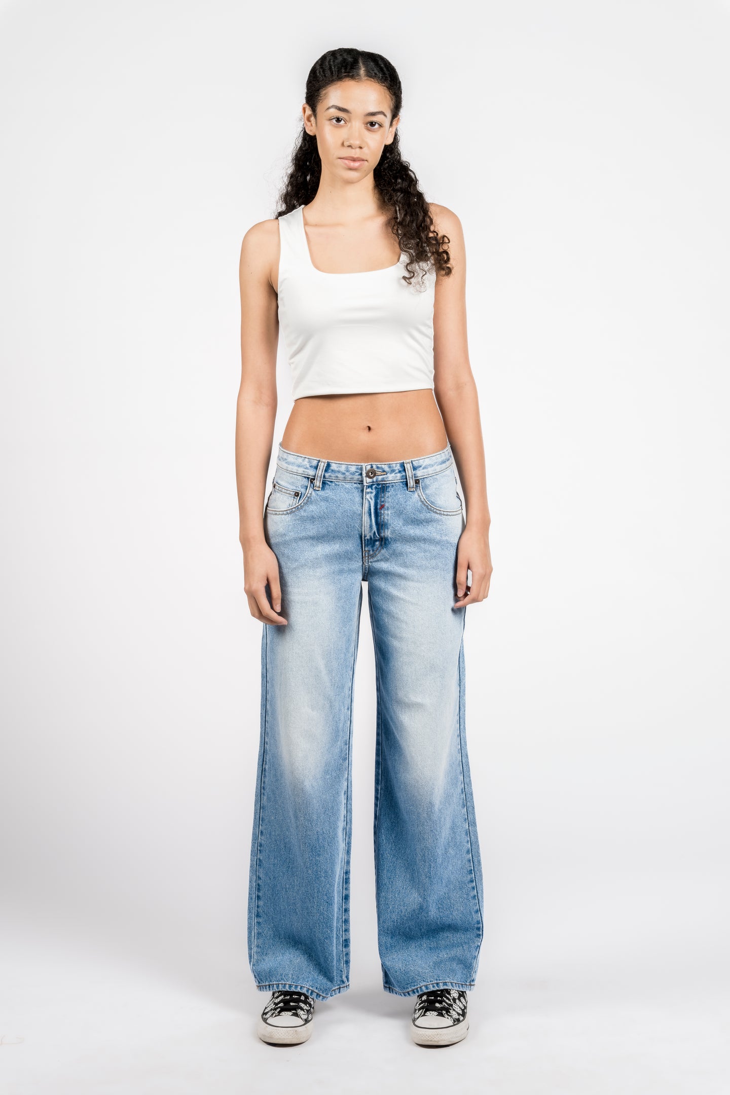 Navari 5 Pocket Low-Rise Wide Leg Jeans with Light Wash