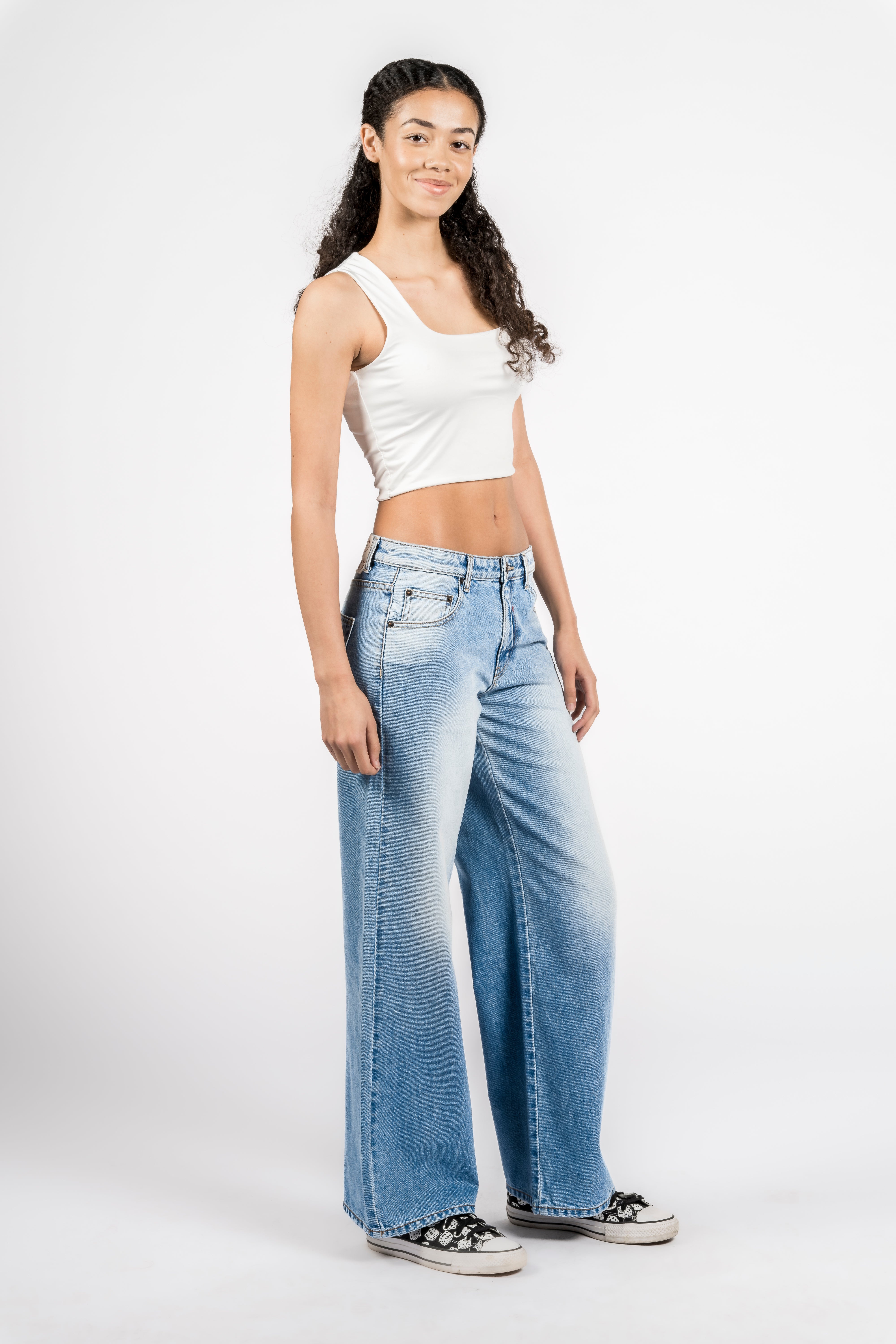 Gen Z wide‑leg low-rise denim